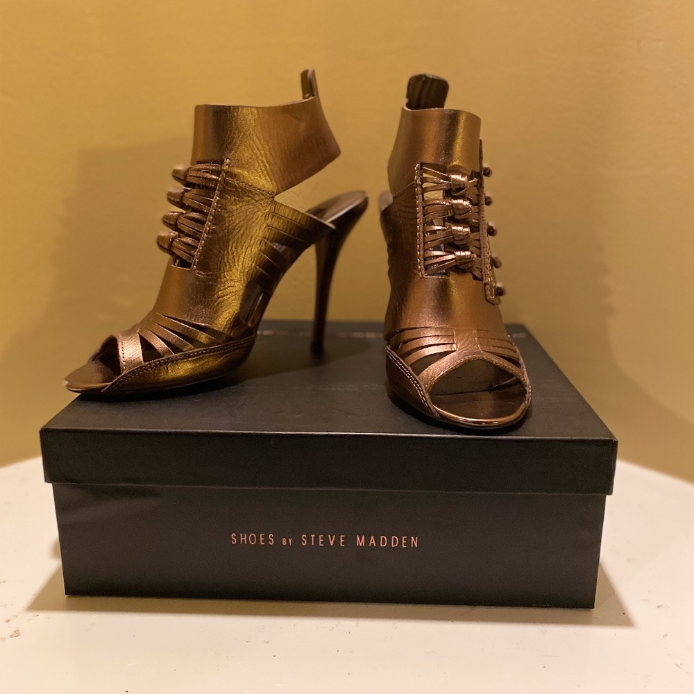 Shoes by Steve Madden Ginn High-heeled Pumps